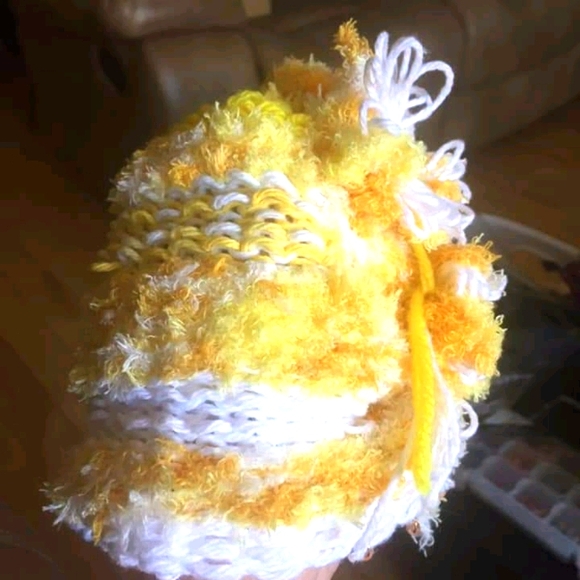 Nb Yellow Hat & Booties - Picture 5 of 5